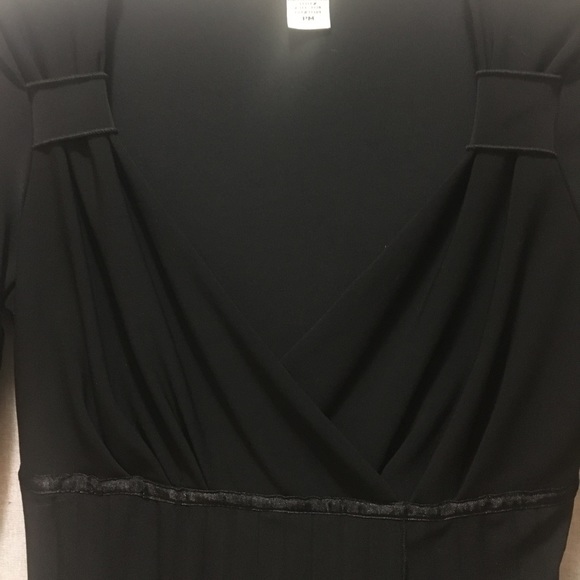 *3 for $20* Vol. 1 Petite Black Crossover Top - Picture 2 of 9